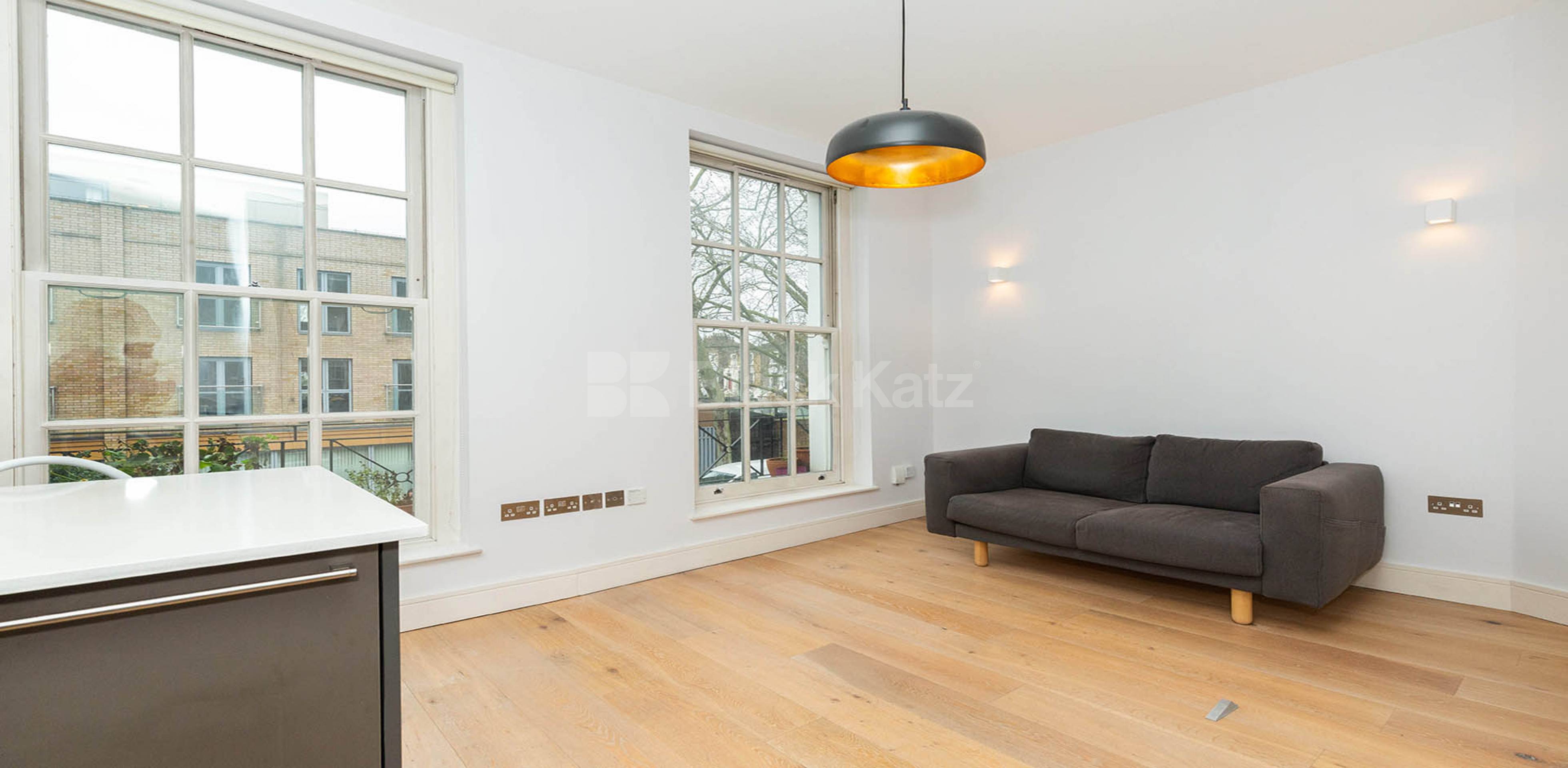 Modern one bed with luxury fittings walking distance to Camden Murray Street, Camden NW1